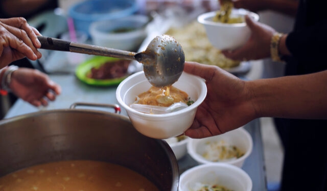 Ingleses recurren a bancos de alimentos tras inflación