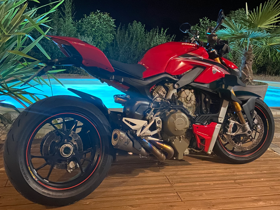 8E94852D-D40F-4590-9A0D-C8A5C89B1E57