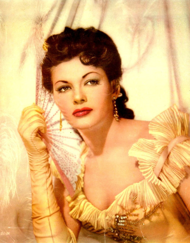Yvonne De Carlo d36