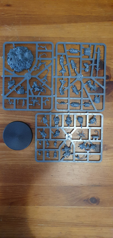 [Image: Warhammer-40k-Roboute-Guilliman.jpg]