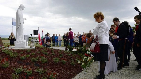 Medjugorje, la fede mariana e la decisione del Pastore dans Andrea Tornielli Pellegrini-a-Medjugorje