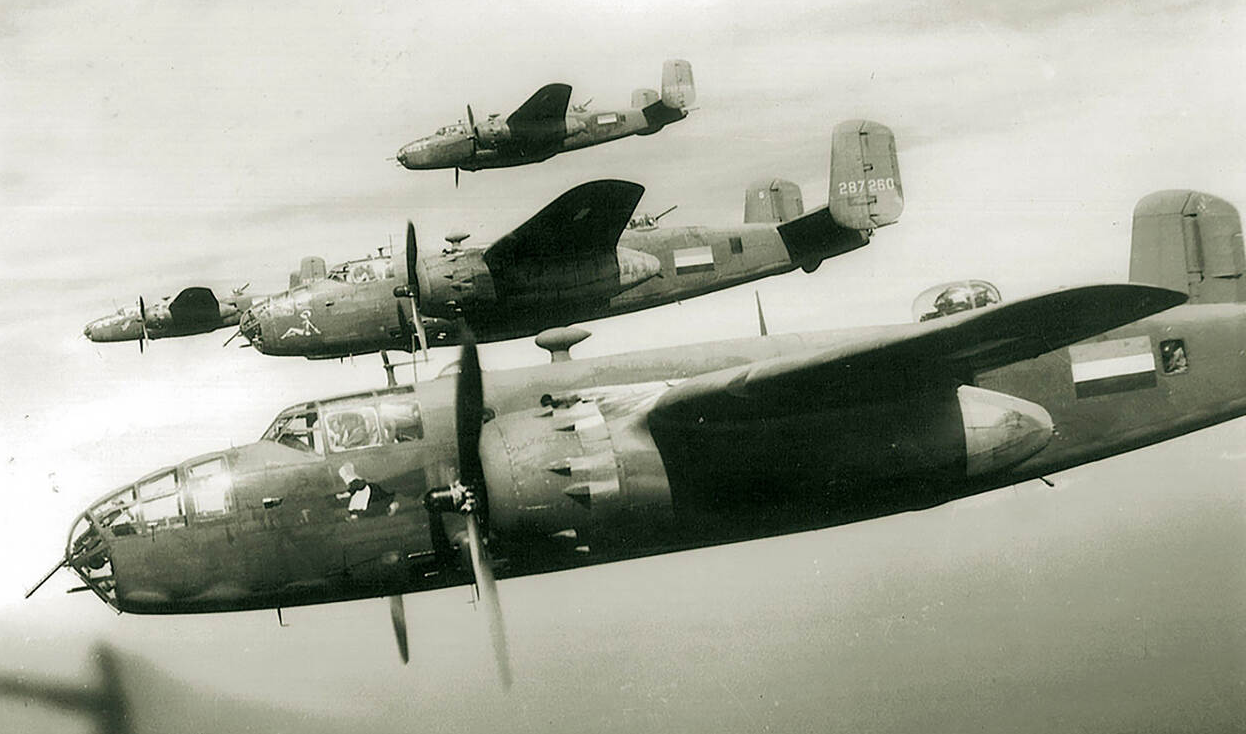 B-25N5188formation.png.15da54addeeaa7967cbd2dfde239696f