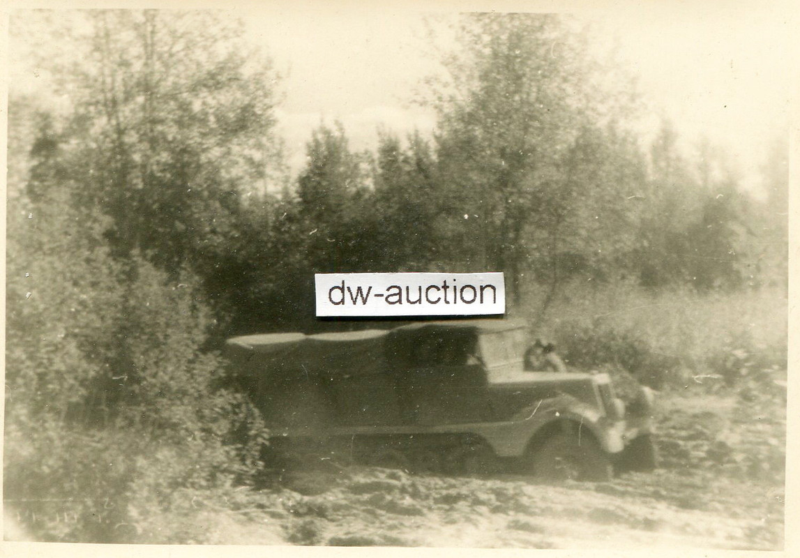 Panzer Div. GD , SdKfz Halbkette im Gelände