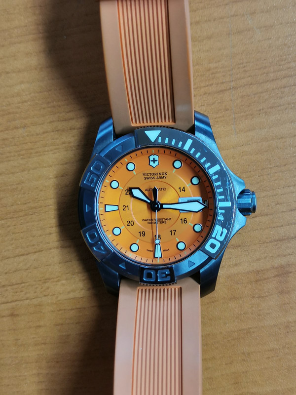 Продавам мъжки часовник Victorinox Dive Master 500 Automatic Orange -  Българският форум за часовници