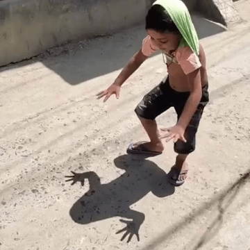 kids-find-happiness-in-the-simplest-things-v0-g6wtkjnovv9h1.png