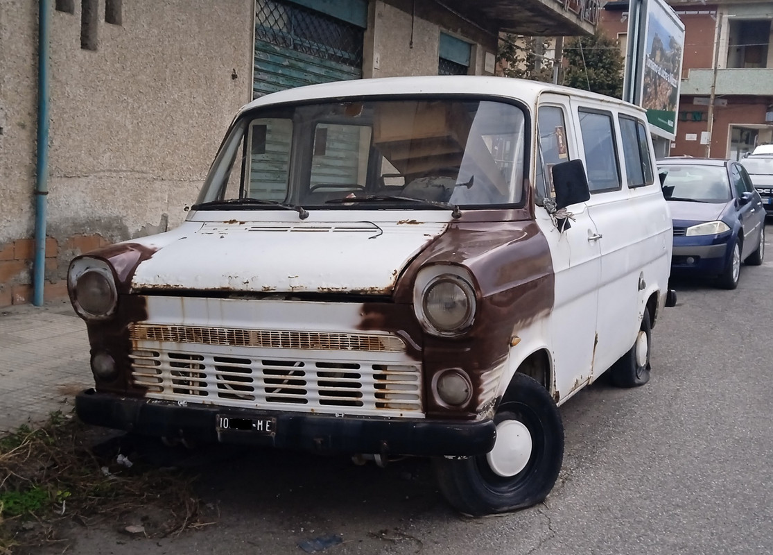 i.postimg.cc/nLYZYN3x/ford-transit-anteriore.jpg