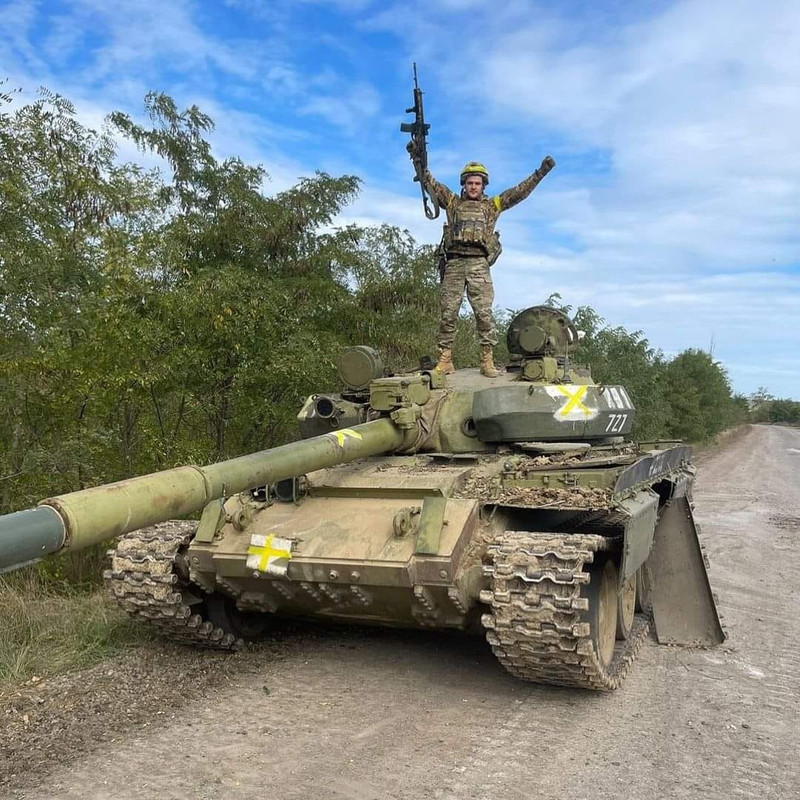 T-62 en Ukraine - Page 3 T-62-capture-par-les-Ukrainiens
