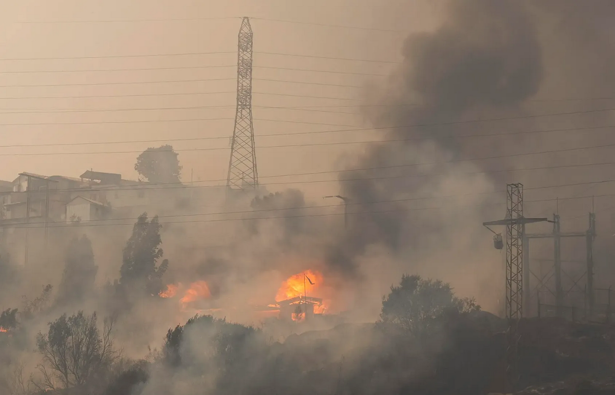 Incendios en Chile: Suman 56 muertos, imponen toque de queda