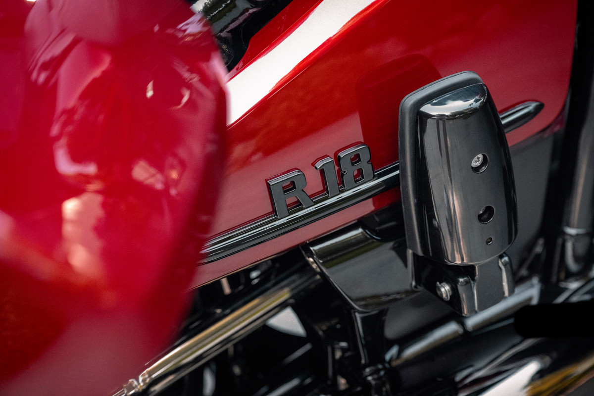 P90569075_highRes_bmw-r-18-roctane-r-1