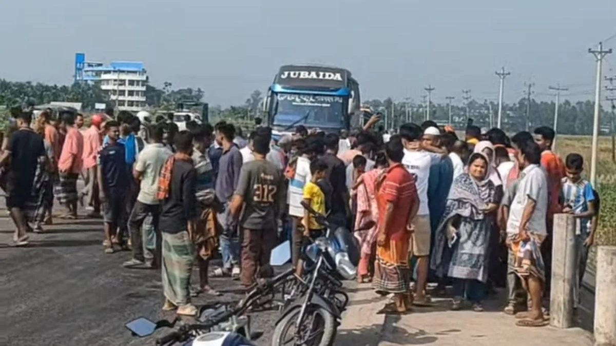 ঢাকা-আরিচা মহাসড়কে বাসচাপায় প্রাণ গেল দুই অটোরিকশা যাত্রীর