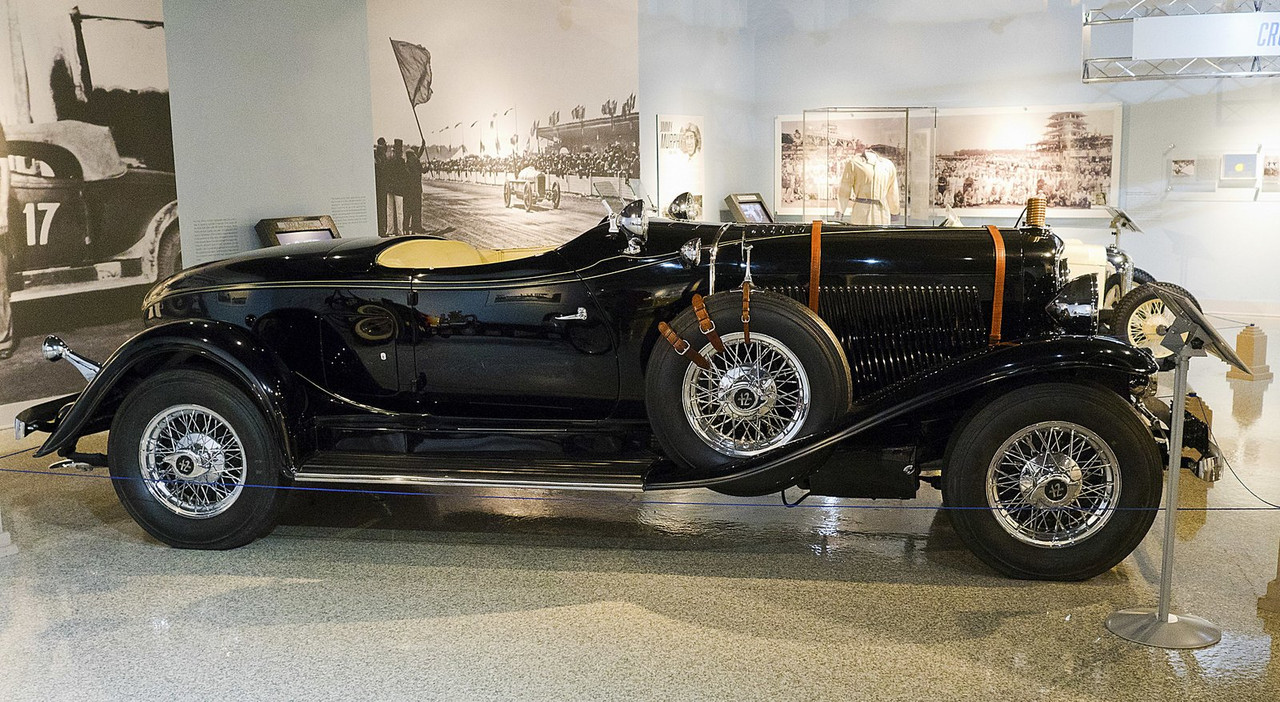 blacknwhite-1932-auburn.jpg
