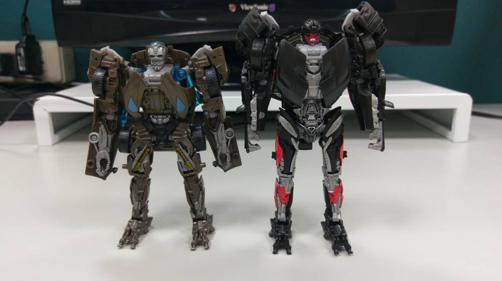 The-Last-Knight-Deluxe-Hot-Rod-29