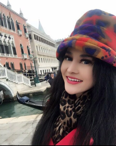 Cynthiara Alona saat berlibur di Los Angeles