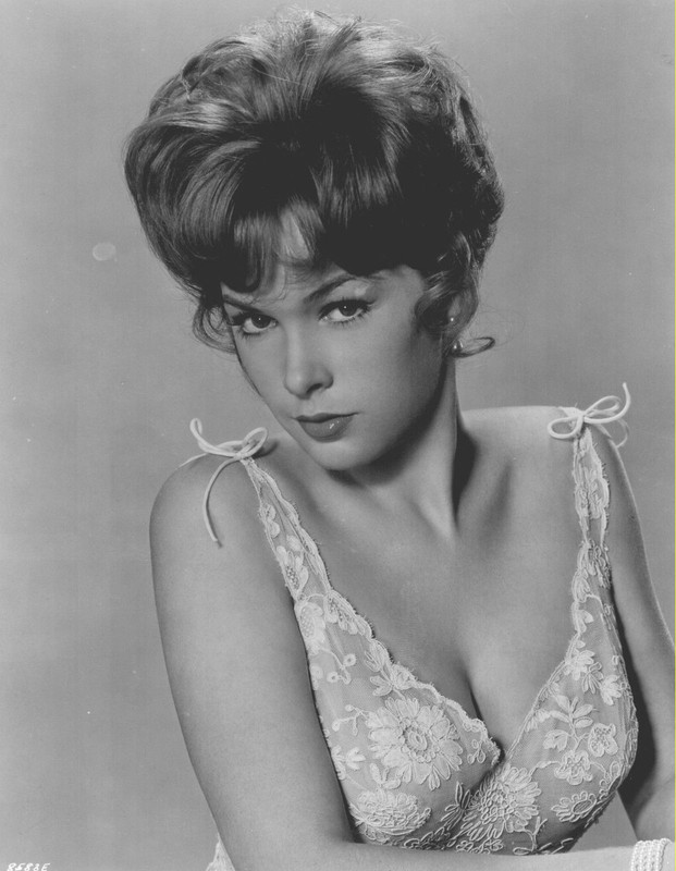 Stella_Stevens_b46