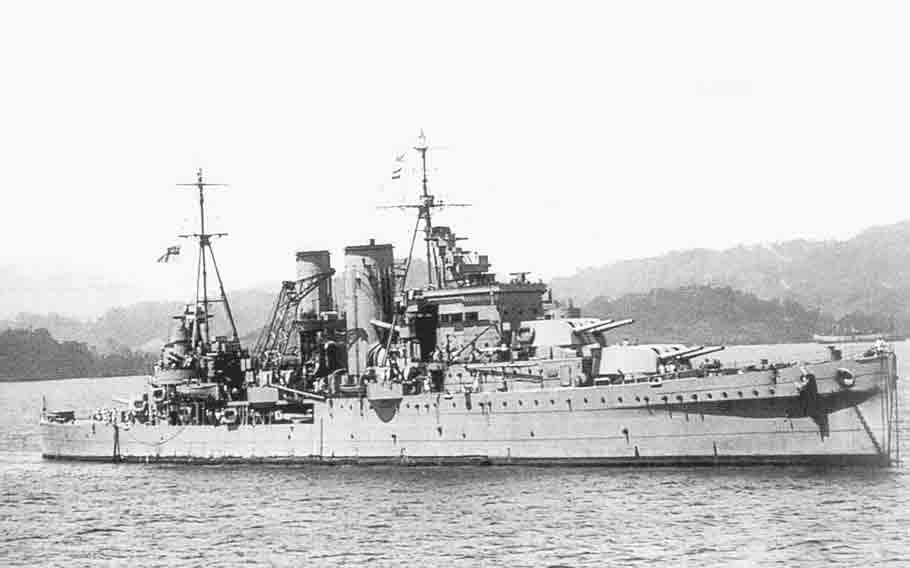 HMS Exeter frente a la costa de Sumatra, Indias Orientales Neerlandesas, en 1942