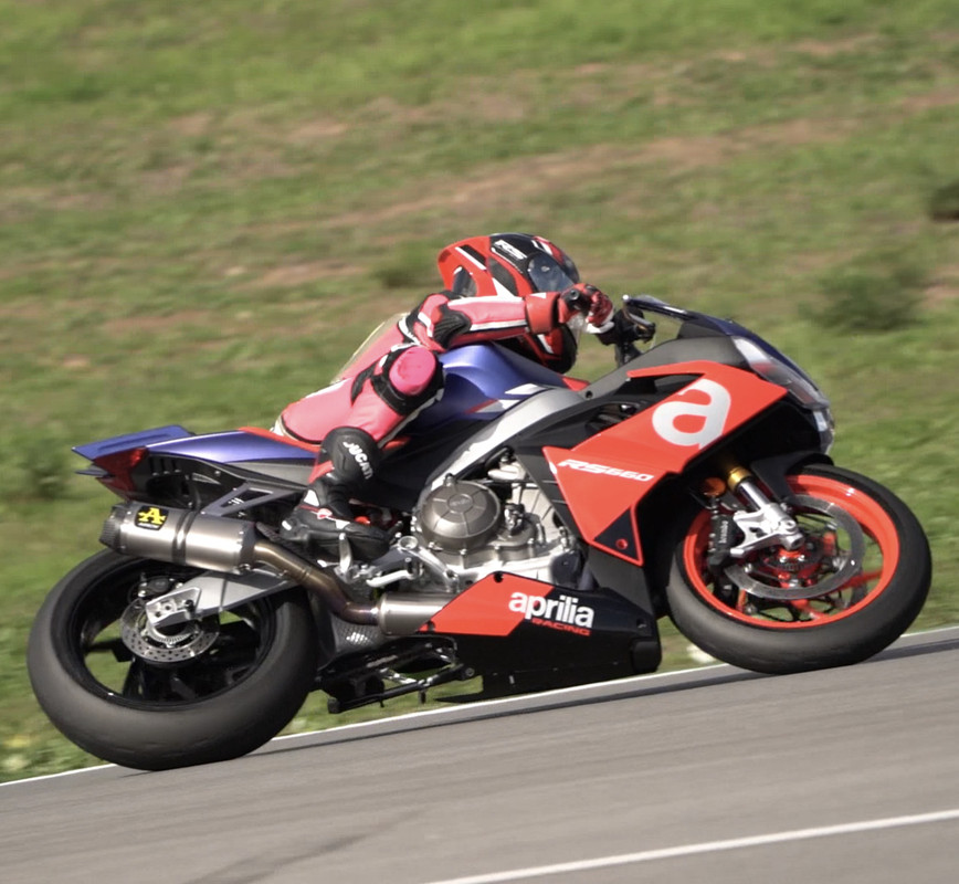 2F2060CC-8AF7-425F-BFBF-FB4C7A1D6303