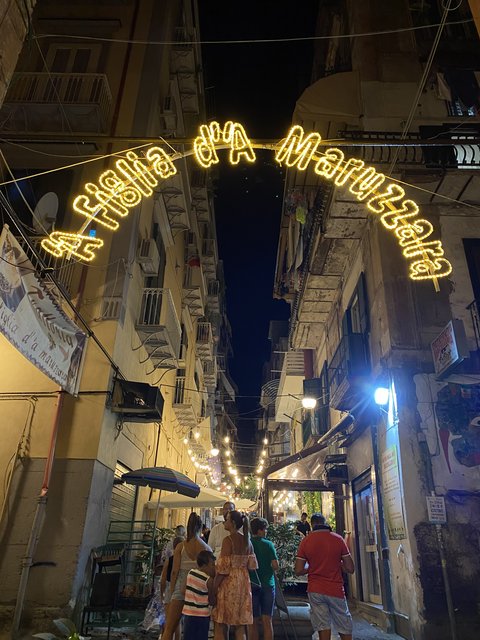 Nápoles Via Toledo y Quartieri Spagnoli - Nápoles y algo más y algo menos. Agosto 2022 (31)