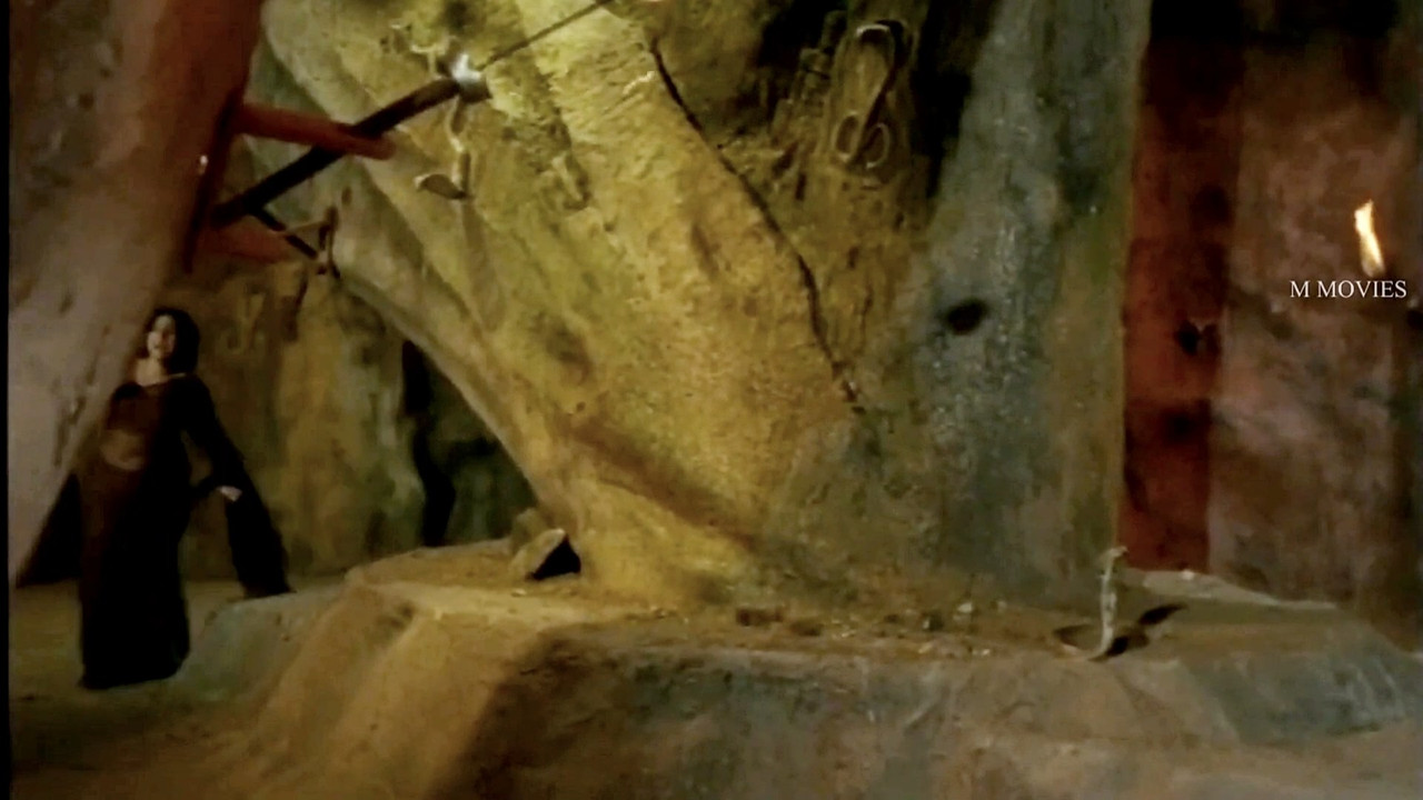 Jayabharathi Sexy Sizzling Deep Navel and boob scenes from Nagamadathu mp4 snapshot 01 08 678