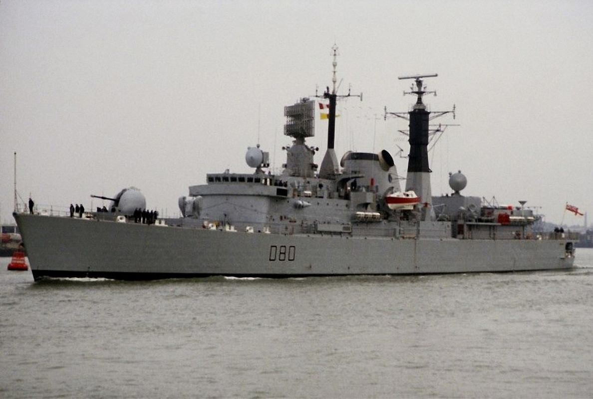 HMS Sheffield (D80)-20
