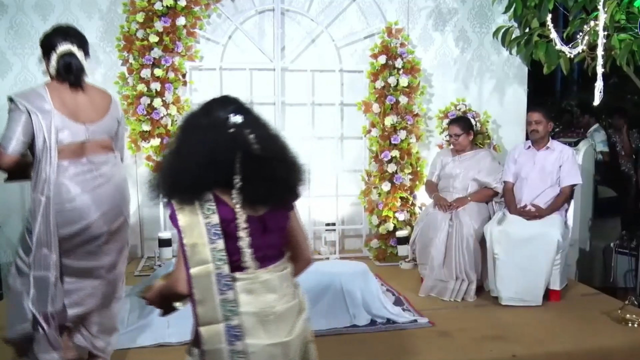 Hot fleshy Malayali aunty tummy foldand big ass in white saree.mp4_snapshot_00.57.939