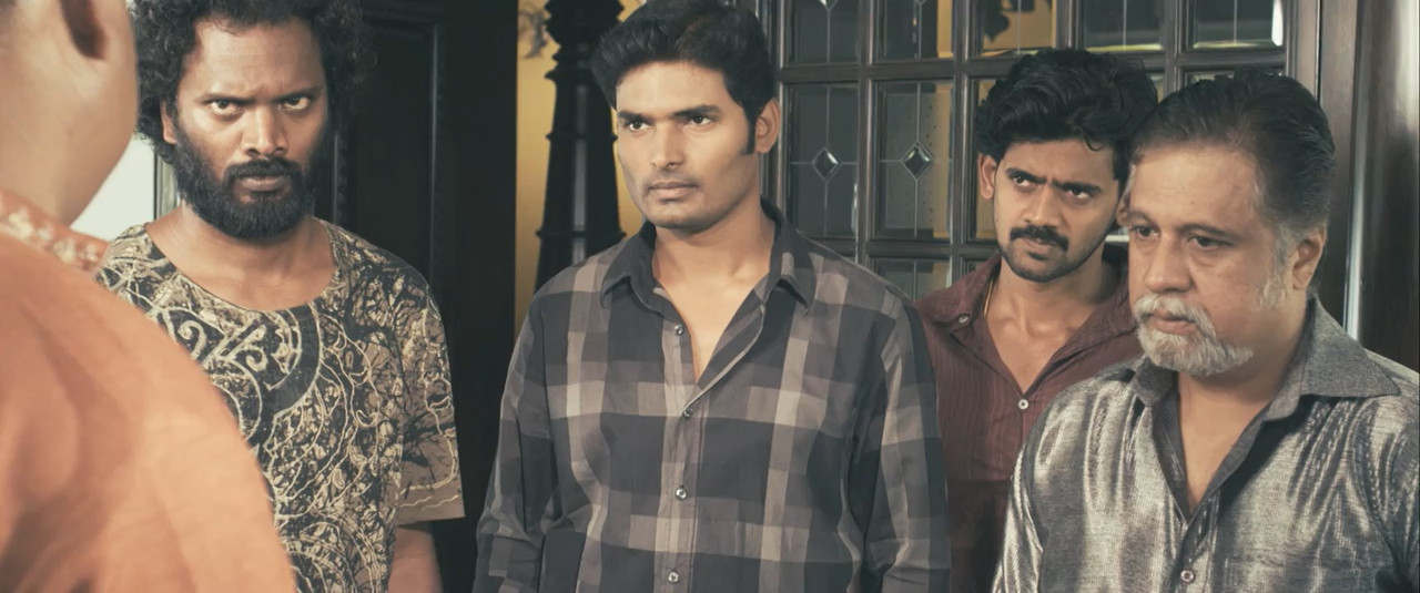 Moodar Koodam 2013 WebRip [Tamil] 480p, 720p ESub Screenshot