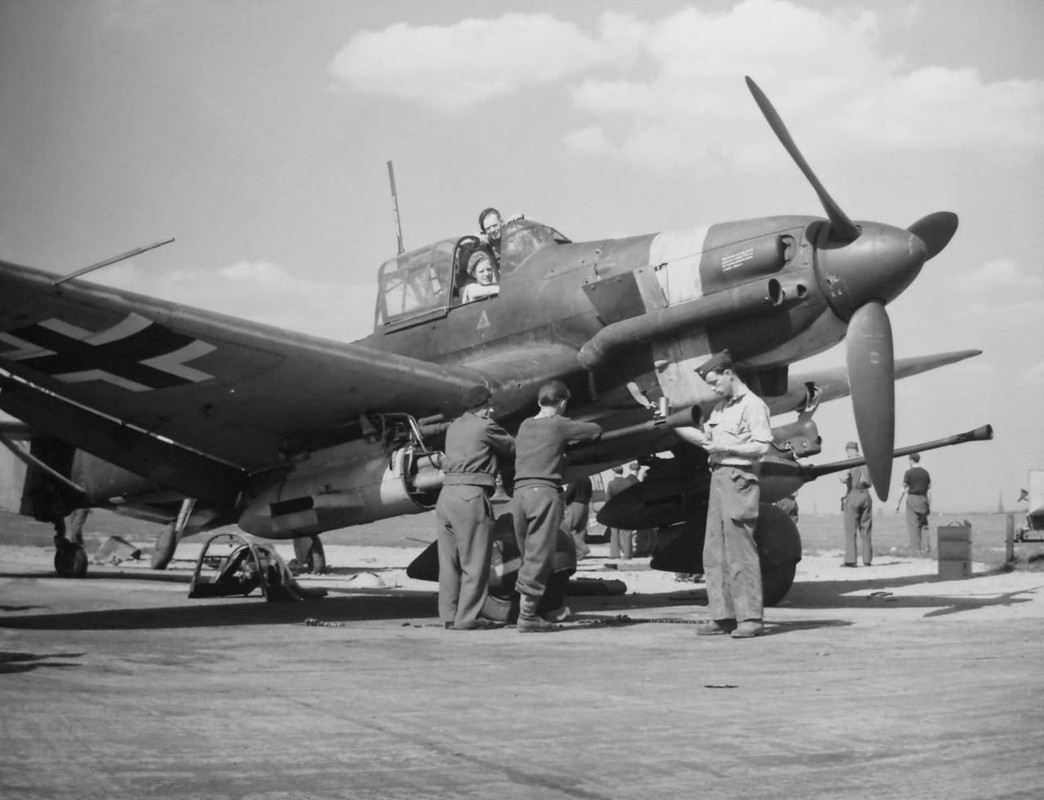 Junkers-Ju-87-G-tank-buster1945.jpg