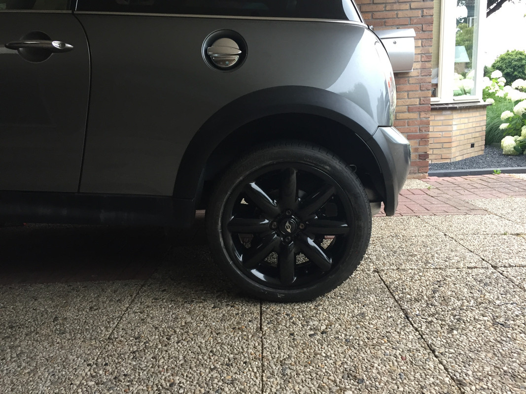 FCB01433-3B7E-48F9-932B-06C48EE61612