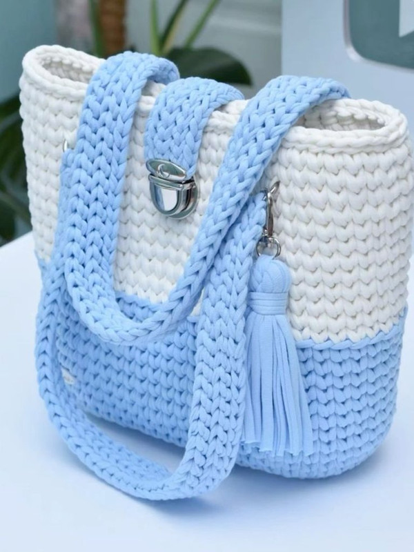 bag-blue-knitted.jpg