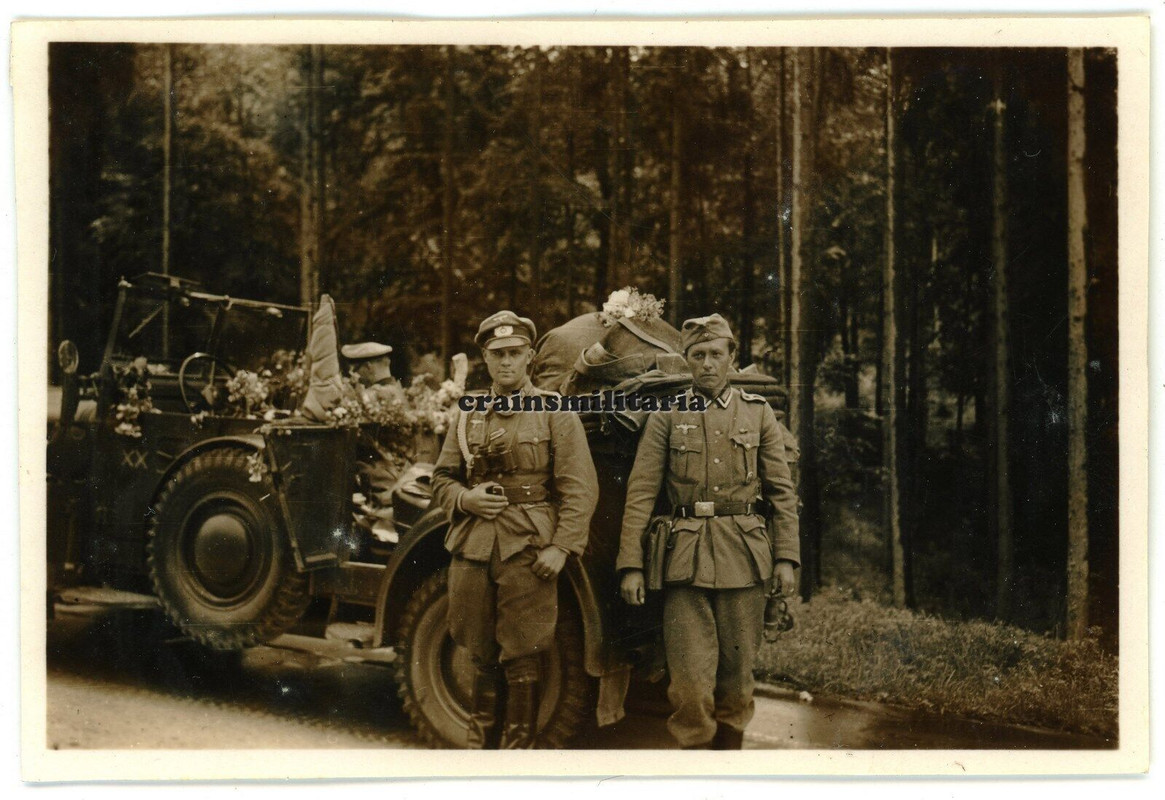 Orig. Foto 9.PD Offizier mit Einheits-Pkw Kübelwagen in KARLSRUHE Baden 1940