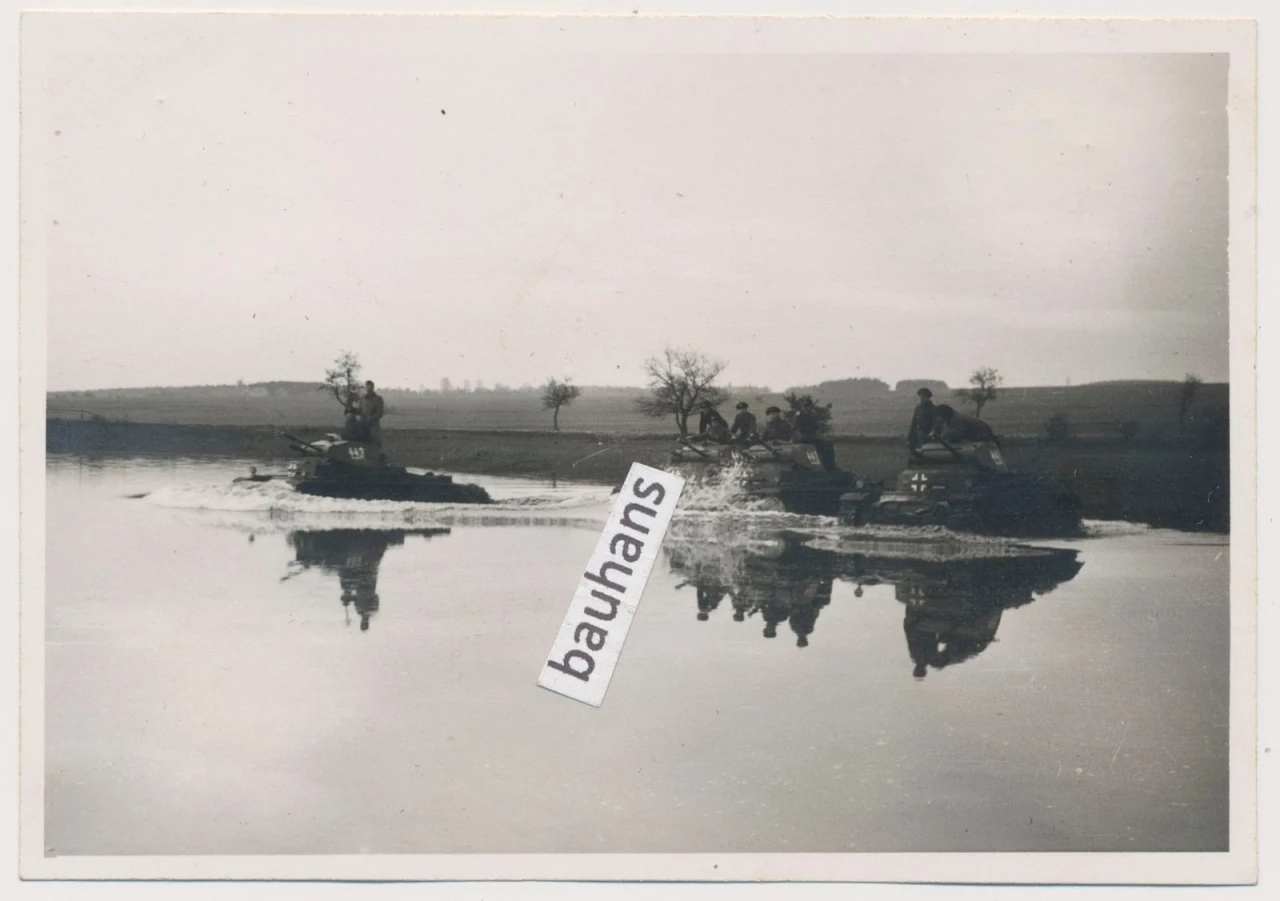 Foto aus Nachlass Panzer Abteilung 66 Panzer Tank Wasser Fahrt (4448n)