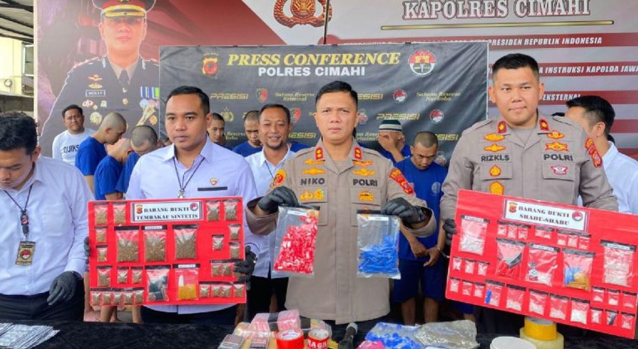 Viral! Mahasiswa Kota Cimahi Ditangkap Setelah Edarkan Ganja Viral! Mahasiswa Kota Cimahi Ditangkap Setelah Edarkan Ganja