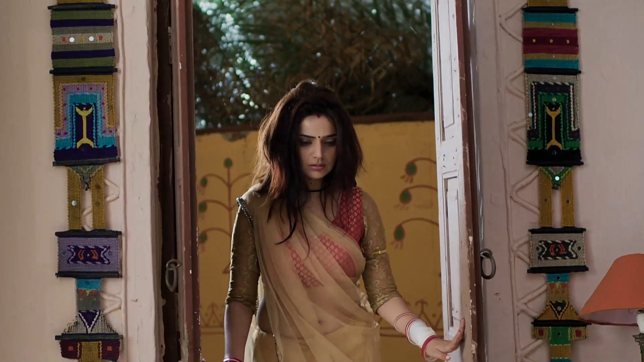 Homely Wife Navel and hot scnes-savdhaan india.mkv_snapshot_01.18.988