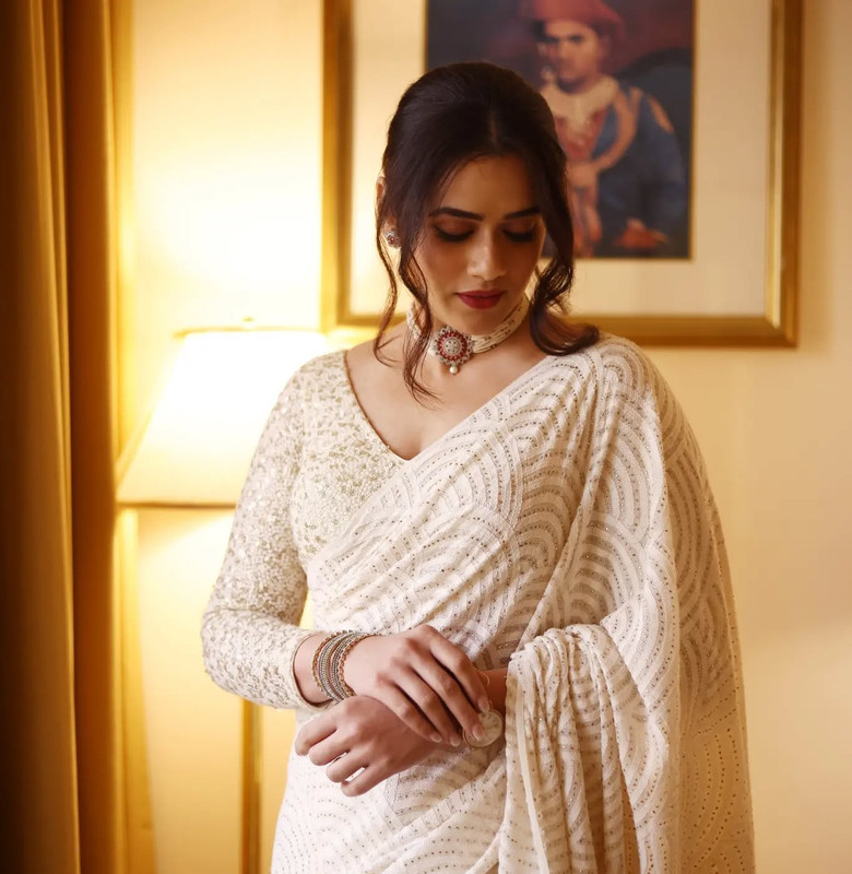 20-Girija-Oak-Godbole-Beautiful-Photos-in-Saree-My-Vantage-Point