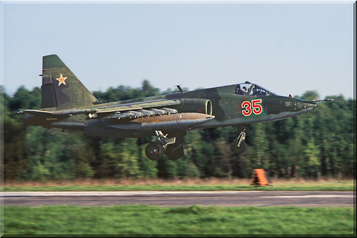 357 OSHAP Su-25 35 Red (cn 25508107024 ) Brandis_2