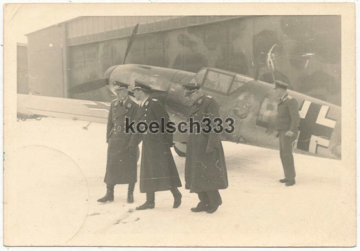 Foto Jagdflieger Pilot Werner Mölders am Messerschmitt Me 109 Flugzeug Widmung !