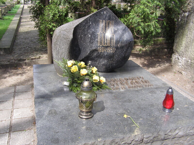 Julian-and-Stefania-Tuwims-s-gravestone