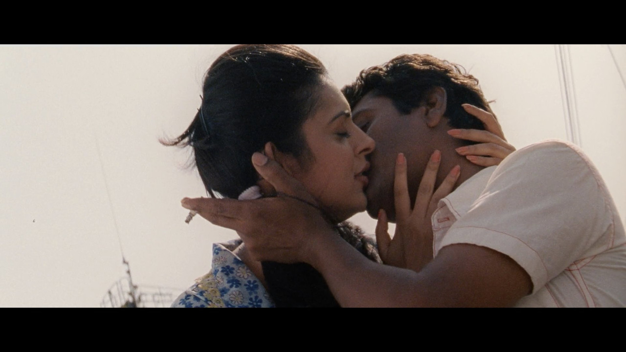 Miss.Lovely.2012.1080p.NF.mkv_snapshot_04.05_[2021.07.14_11.02.57]