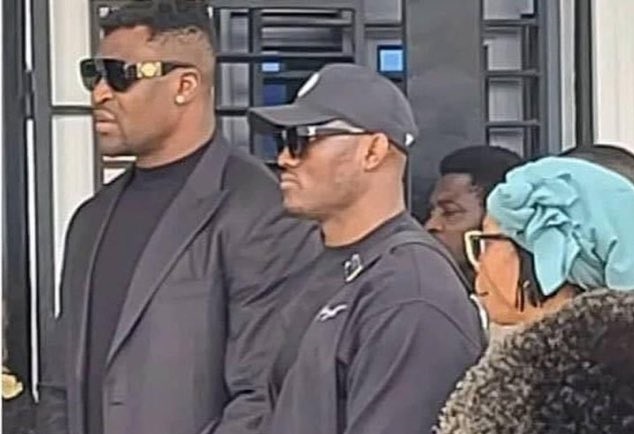 Усман подкрепи Нгану на погребението на сина му