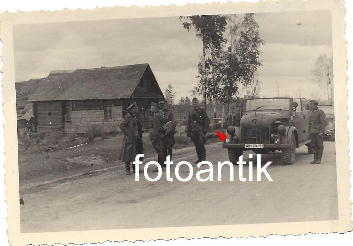 Foto 2 WK Ostfront WH Fahrzeug SdKfz Truppen-Abzeichen General Armeeführer1
