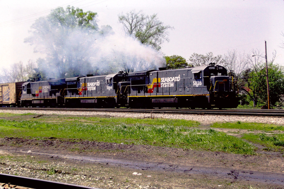 Seaboard-hot-train-northbound-juice-train-all-the-GE-s-are-smoking-Rocky-Mount-NC-4-22-87.jpg