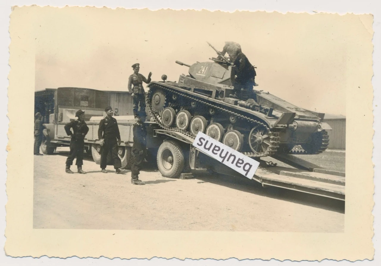 Foto aus Nachlass Panzer Abteilung 66 Panzer Tank auf Sonderanhänger 115 (4430n)