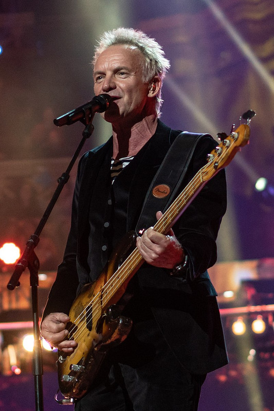 800px Sting in April 2018 - Sting: Discografia Interactiva (1985-2002)