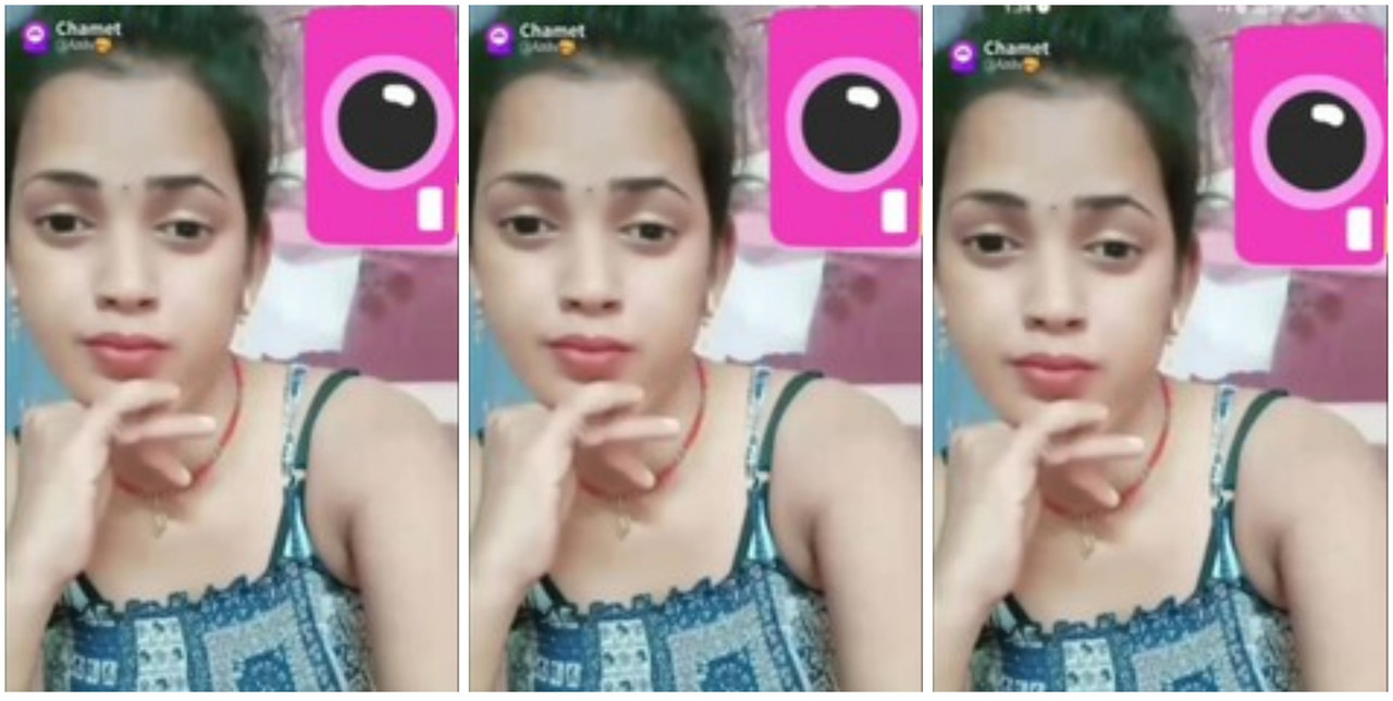 Sweet Babe Aashi Spreads Her Pussy and Boob Press