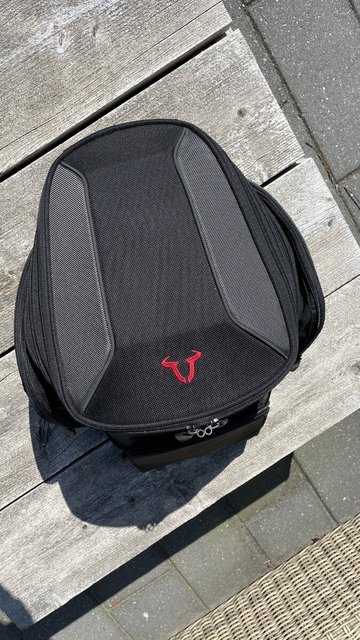 1D8336A6-5B2A-41F1-B03D-DE04A5870856