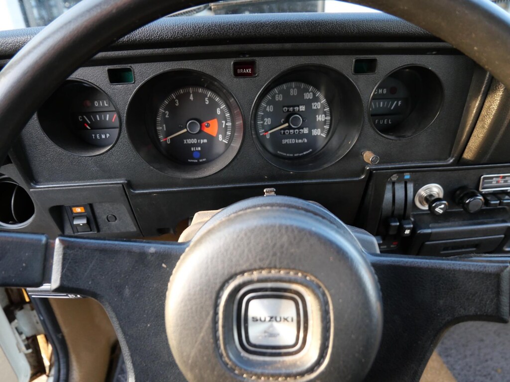 suzuki-sc100GXwit-dashboard.jpg