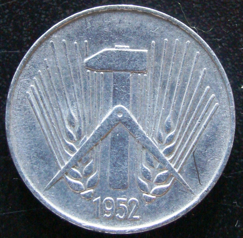 ¡¡Los 50!! 10 Pfennig. República Democrática Alemana (1952) RDA-10-Pfennig-1952-rev