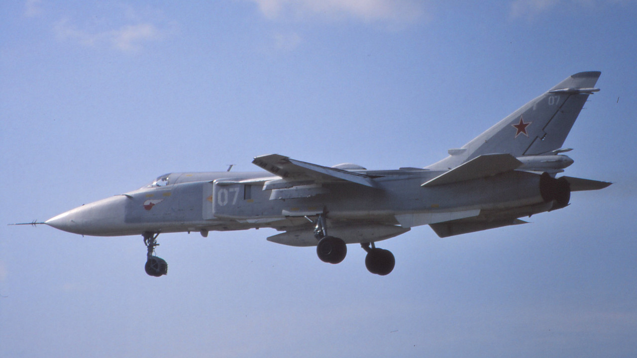 11 ORAP Su-24MR 07 White_0515327 (2)