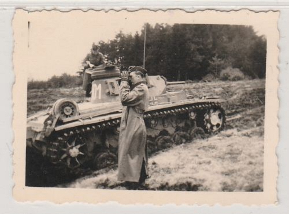 Original Foto-2.Weltkrieg-Soldaten m.Panzer-Rück