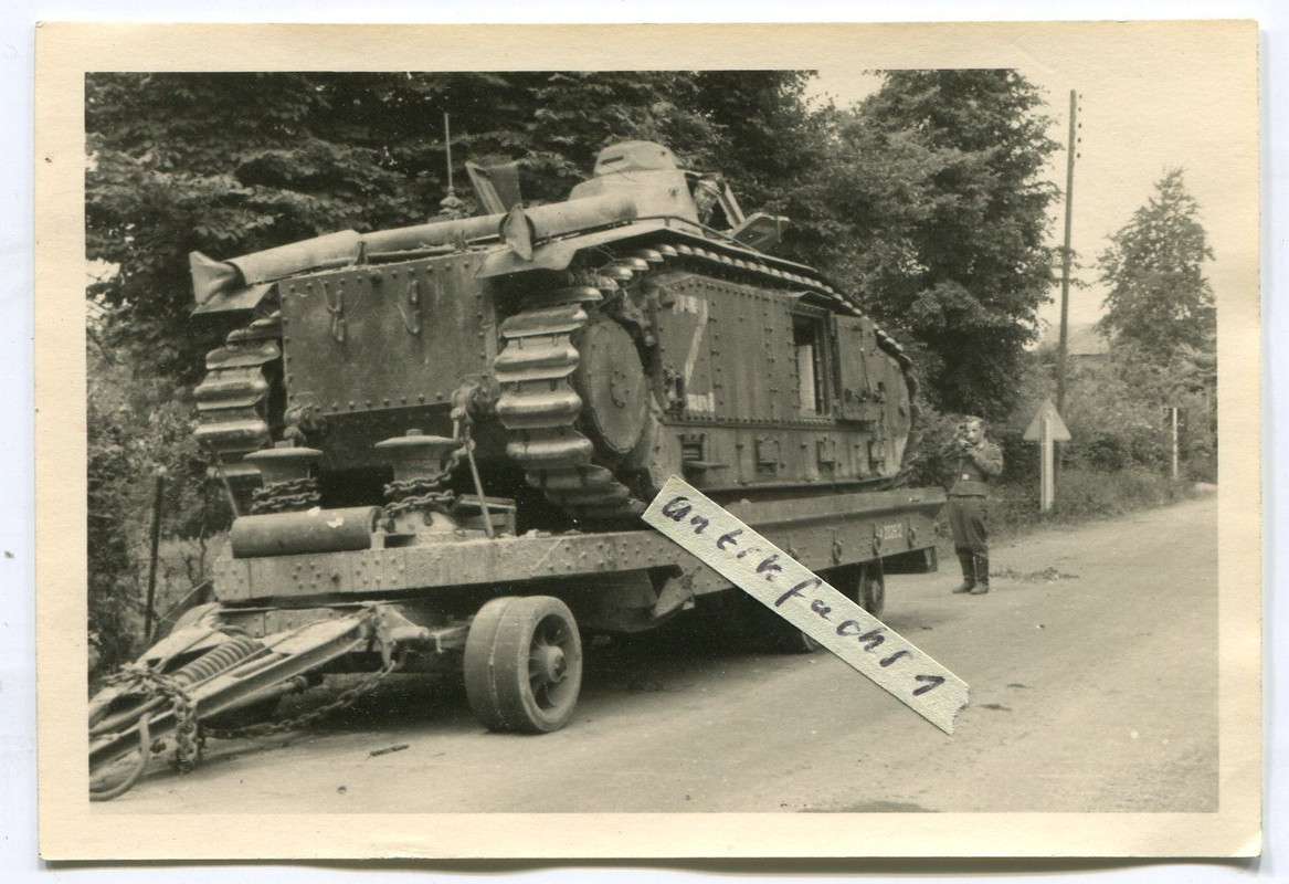 Franz. Char 1 bis Panzer auf Transport-Anhänger 