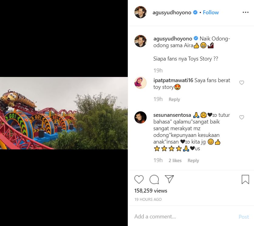 Agus Yudhoyono dan anaknya mencoba wahana roller coaster